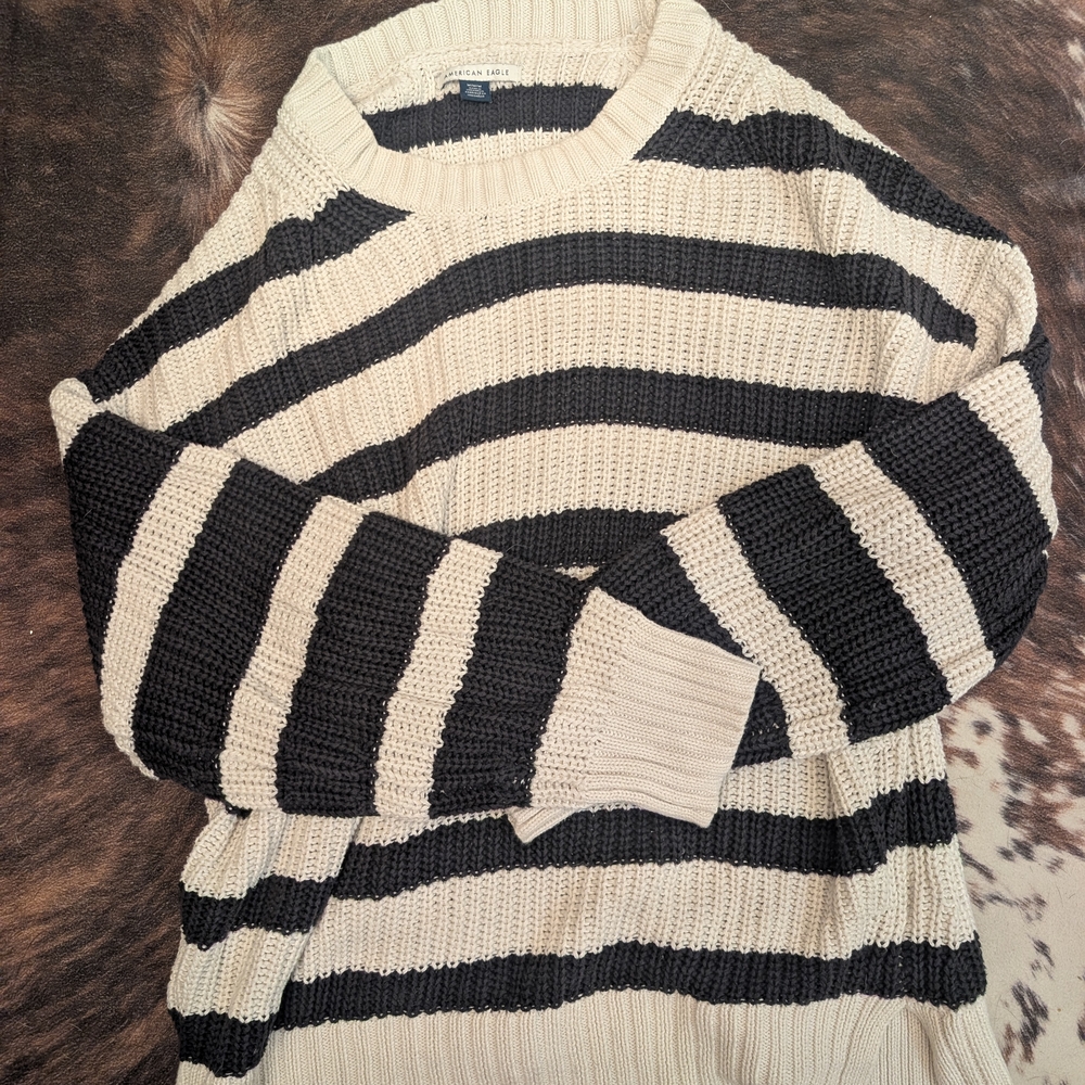 Women's American Eagle Outfitters Black & Cream Striped Crewneck Sweater-Medium